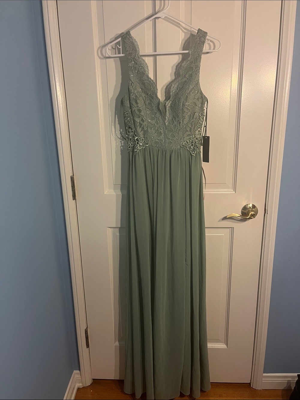 Elegant Sleeveless Lace & Chiffon Maxi Dress in Sage Green